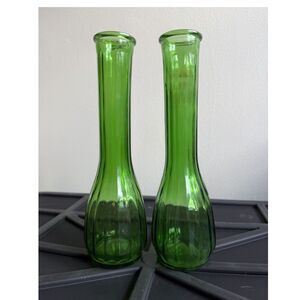 Pair of Green Glass Vases Ribbed Pattern Decorative Glossy Finish Set Unmarked